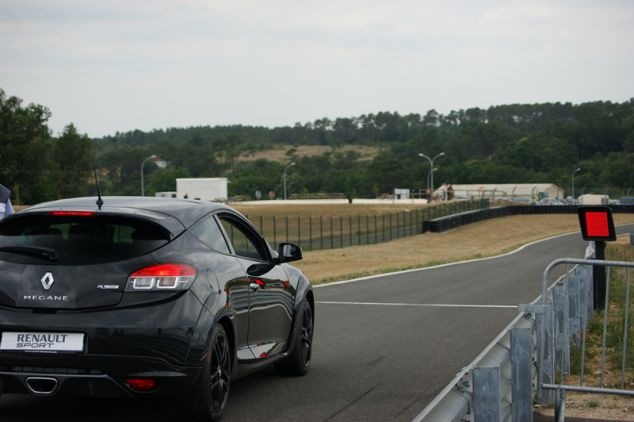 ����������� �������������� Renault Megane Sport, � ����� ��������� ������� ������ � �����