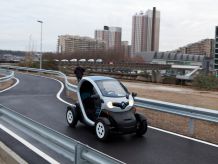 Renault начал продажи компактного электрокара Twizy